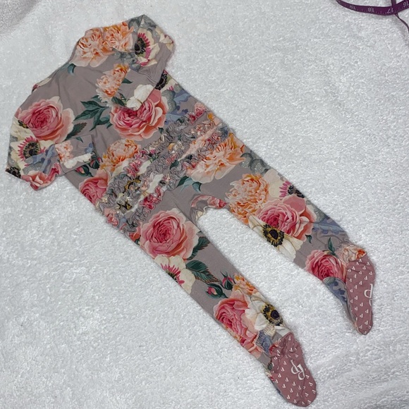 Posh Peanut Jolie Ruffled Zippered Footie floral roses 6/9m - Picture 4 of 6